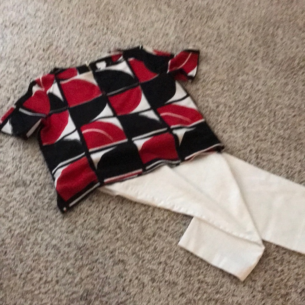 Chico’s cute top size 2 is large